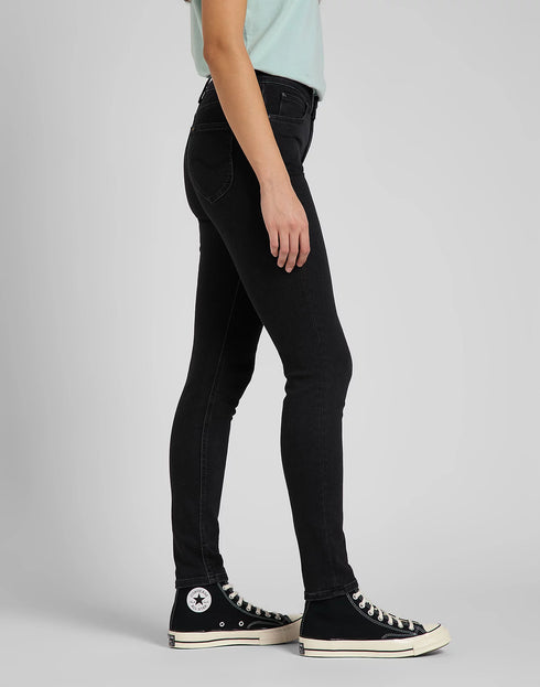 Lee Women's Foreverfit Jeans In Black Avery
