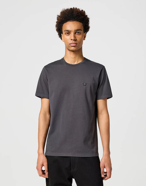 Wrangler Men's Sign Off Patch Logo T-Shirt In Faded Black
