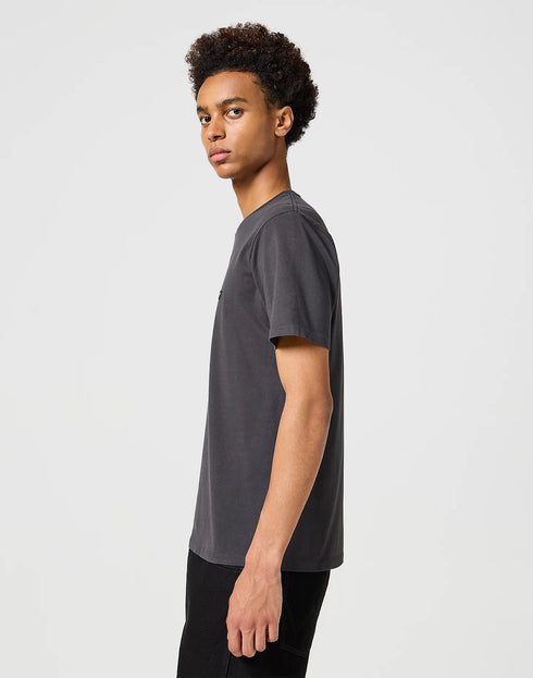 Wrangler Men's Sign Off Patch Logo T-Shirt In Faded Black
