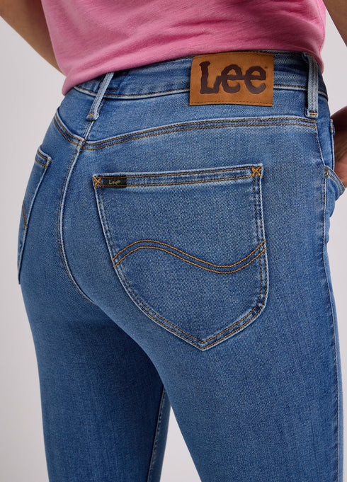 Lee Women's Foreverfit Jeans In Indigo Springs