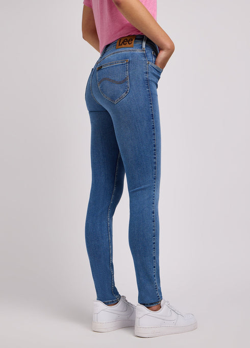 Lee Women's Foreverfit Jeans In Indigo Springs