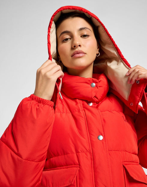 Lee Women's Hooded Short Puffer Jacket In True Red