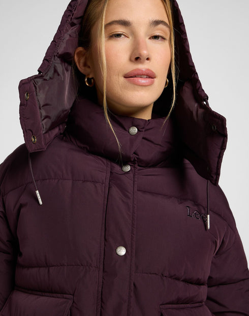 Lee Women's Short Puffer Jacket With Hood In Deep Wine