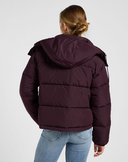 Lee Women's Short Puffer Jacket With Hood In Deep Wine