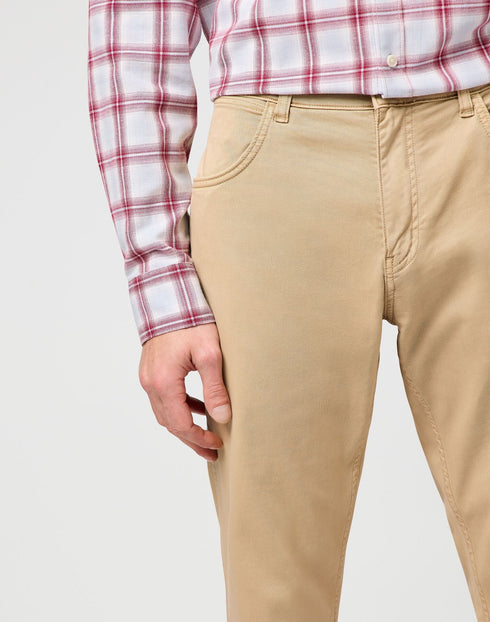 Wrangler Men's Greensboro Jeans In Plaza Taupe