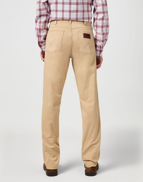 Wrangler Men's Greensboro Jeans In Plaza Taupe