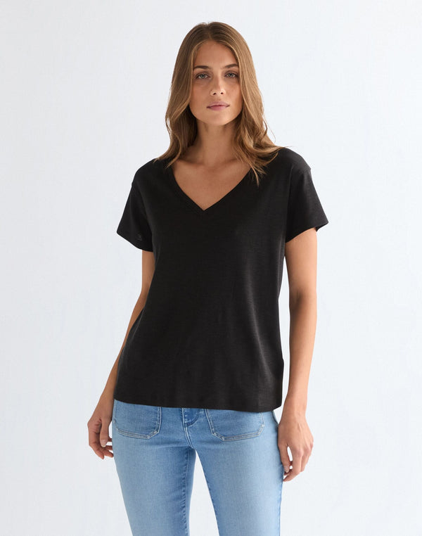 Wrangler Women's Easy V Neck T-Shirt In Black - Rodeo In