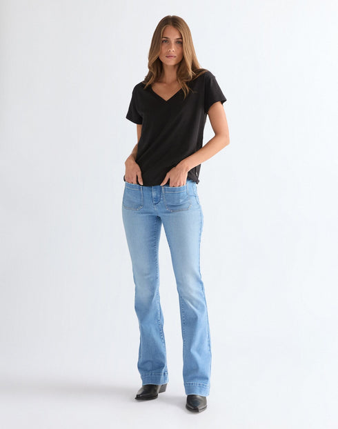 Wrangler Women's Easy V Neck T-Shirt In Black - Rodeo In