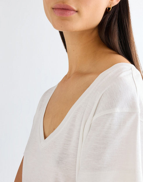 Wrangler Women's Easy V Neck T-Shirt In Bright White - Rodeo In