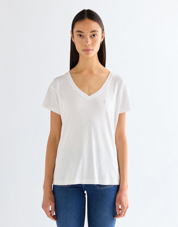 Wrangler Women's Easy V Neck T-Shirt In Bright White - Rodeo In