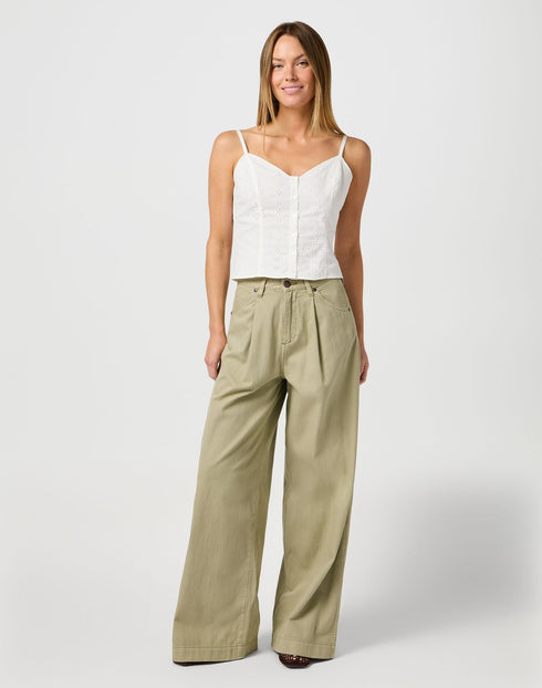 Wrangler Women's Pleated Trouser jeans In Dark Tea