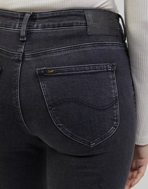 Lee Women's Foreverfit Jeans In Washed Black